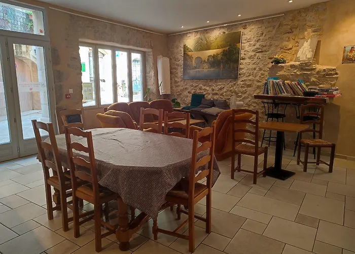 Le Diablotin بيت شباب *